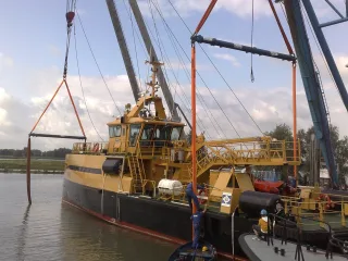 Extreema sling boat lifting